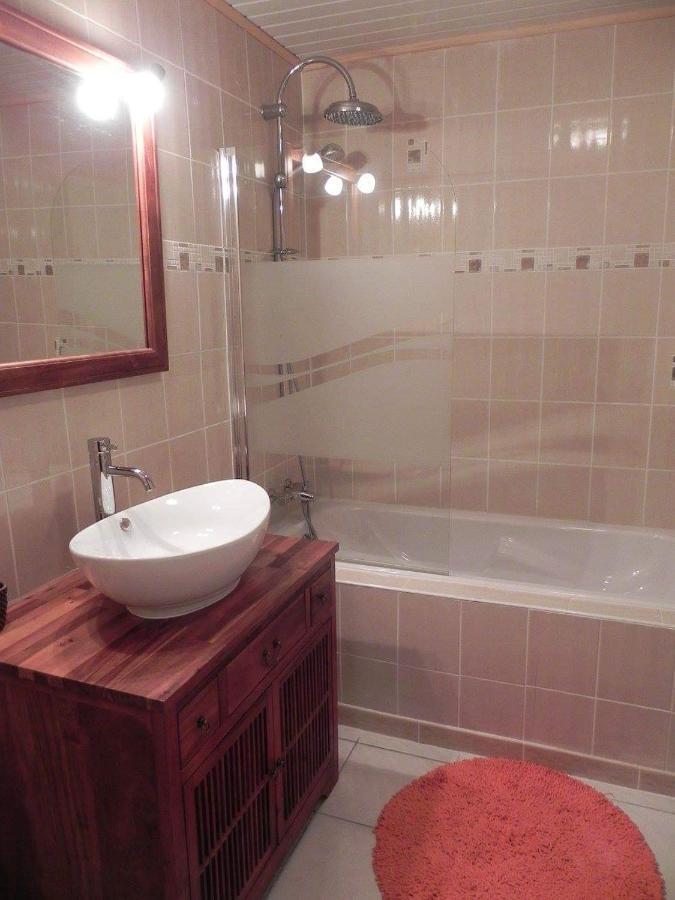 Les Sentiers Du - Domaine De La Gaia Guest house *